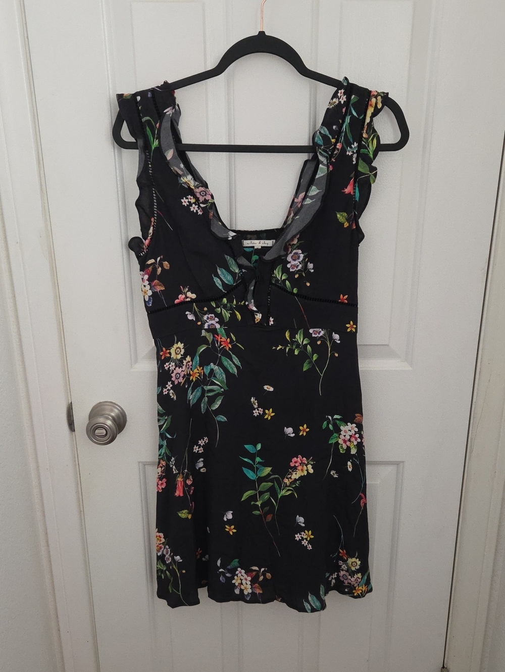 Willow & Clay Boutique Black Floral Ruffle-Sleeve Women's Dress